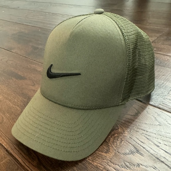 Nike Other - Mens Nike Olive Green Trucker Hat Size M/L